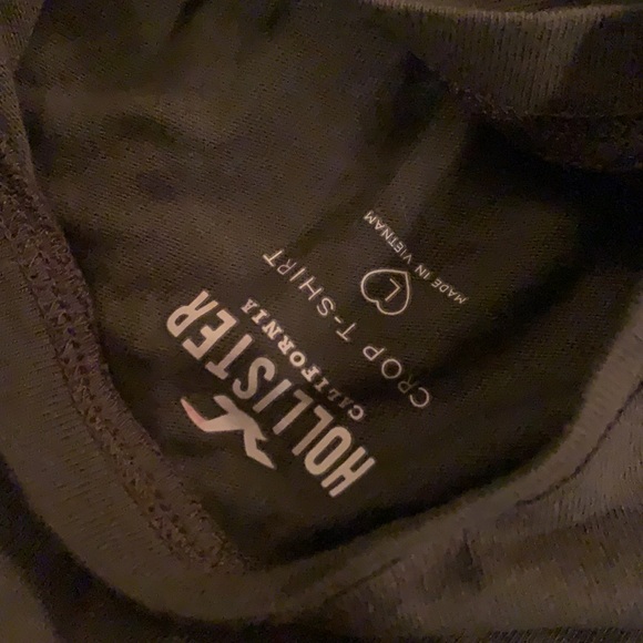 Dark green hollister top . - Picture 2 of 2